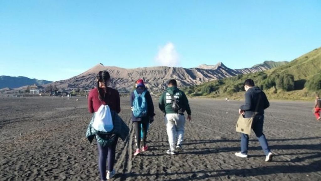 Bulan Bebas Kendaraan Usai, Bromo Mulai Dipadati Wisatawan